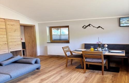 Kaprun House | Sunny Alpine Apartment by the Slopes