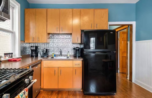 Edgewater Apartment | Sunny Andersonville Retreat - 2BD-1BTH + Office