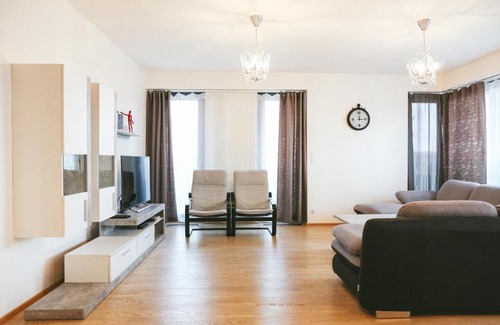 Prague 3 Apartment | Sunny apartment in Garden Towers Residence