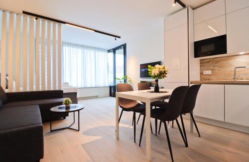 Smichov Apartment | Sunny Apartment in Smichov, Prague 5