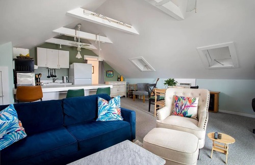 White Street Gallery District House | Sunny Apartment with a Large Deck and Great View