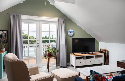 White Street Gallery District House | Sunny Apartment with a Large Deck and Great View