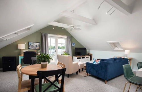 White Street Gallery District House | Sunny Apartment with a Large Deck and Great View