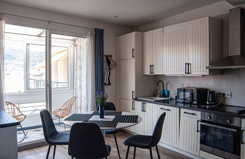 Riquier Apartment | Sunny balcony with a view of the hills of Nice. 1 bedroom, kitchen/living room