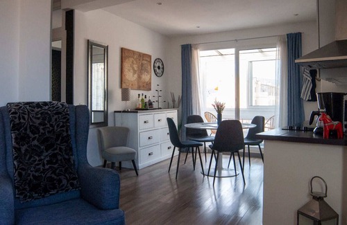 Riquier Apartment | Sunny balcony with a view of the hills of Nice. 1 bedroom, kitchen/living room