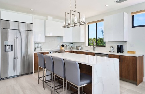Ocean Point Villa | Sunny Bay Estate Villa 4- 4 Bedroom Waterfront Villa VIP Services