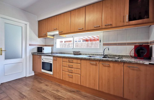 Alcudia House | Sunny beach house with swimming pool, WiFi and A/C.