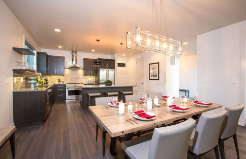 Bend House | Sunny Bend days! Resort amenities ~ parking ~ wifi ~ fire pit ~ hot tub