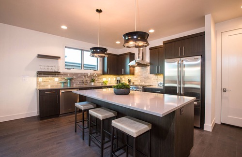 Bend House | Sunny Bend days! Resort amenities ~ parking ~ wifi ~ fire pit ~ hot tub