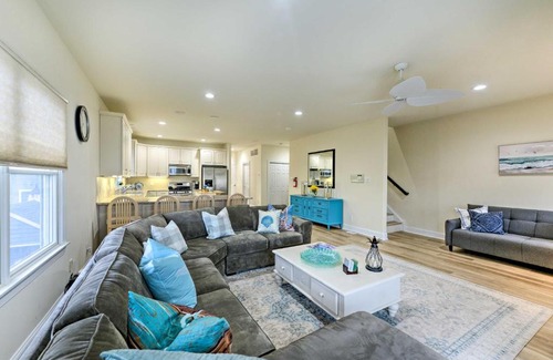 Brigantine House | Sunny Brigantine Townhome Walk to Beach
