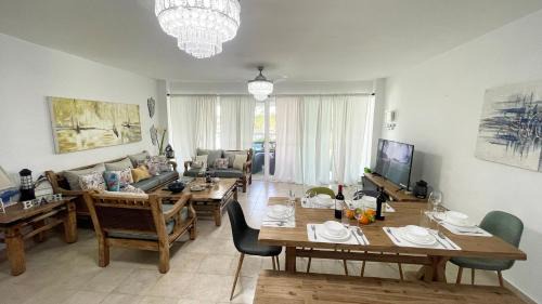 Playa Bibijagua Apartment | Sunny Caribbean Apartment with Pool