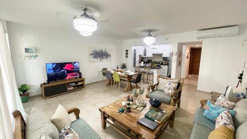 Playa Bibijagua Apartment | Sunny Caribbean Apartment with Pool