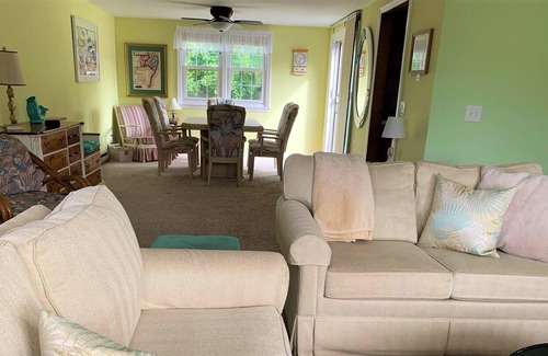 West Chatham Condo | Sunny, Clean & Spacious on Quiet Cul-de-Sac; Walk to Ridgevale Beach