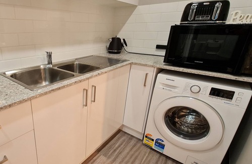 Sippy Downs Apartment | Sunny Coast Central - Self Contained - Sleeps 4