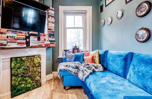 Holborn and Covent Garden Apartment | Sunny Corner Apartment in Center of London