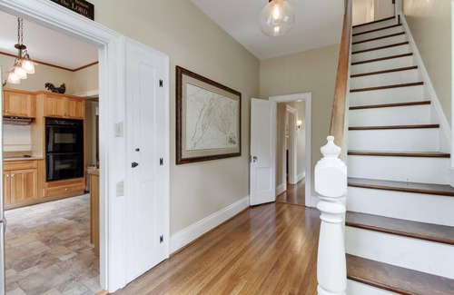 Valley Springs House | Sunny Cottage 1 Min to Omni Homestead