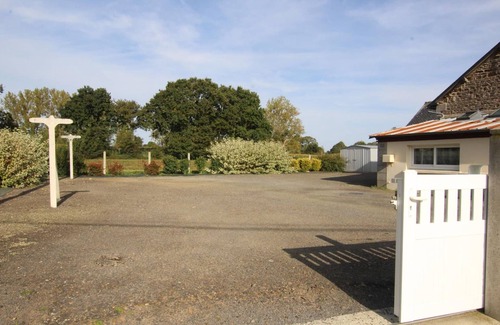 Argouges Cottage | Sunny Countryside Retreat in Saint-James – Cozy 2-Pers Cottage with Secure Parking & Pet-Friendly