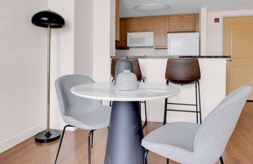 Dorchester Apartment | Sunny Dorchester 1BR w/ Gym & Pool, near UMass, by Blueground
