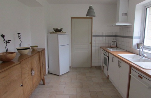 Plurien House | Sunny family home, 900m. from beach, equipped garden with a shower, WIFI HD, TV