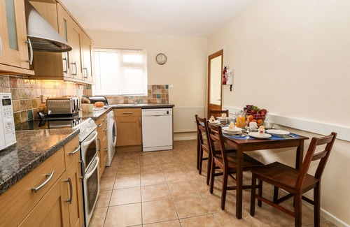 Weymouth House | SUNNY HAVEN, pet friendly, character holiday cottage in Preston