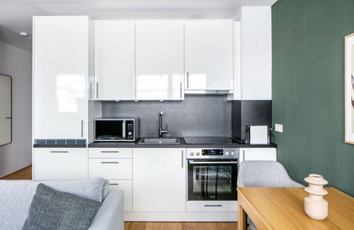 Hernals Apartment | Sunny Hernals 1BR w/Elevator near AKH and Metro line U6, by Blueground