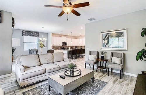 Loughman House | Sunny Home w/pool, hot tub, 12 miles from Disney
