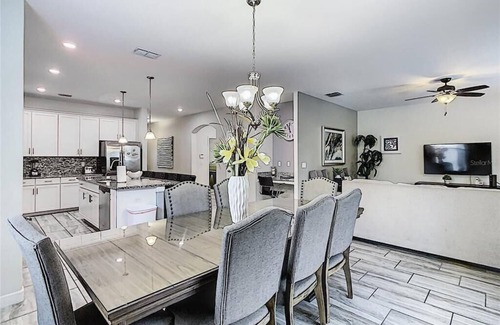 Loughman House | Sunny Home w/pool, hot tub, 12 miles from Disney