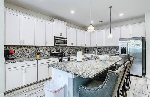 Loughman House | Sunny Home w/pool, hot tub, 12 miles from Disney