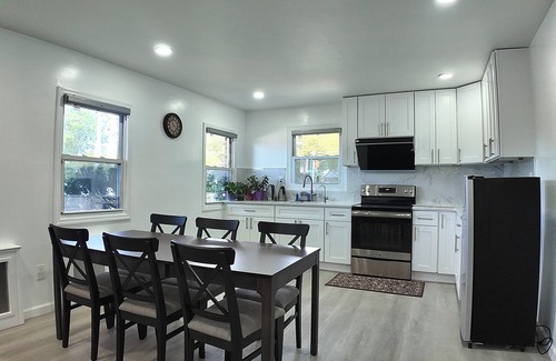 Queens House | Sunny House in Queens · Entire Home · Private Parking