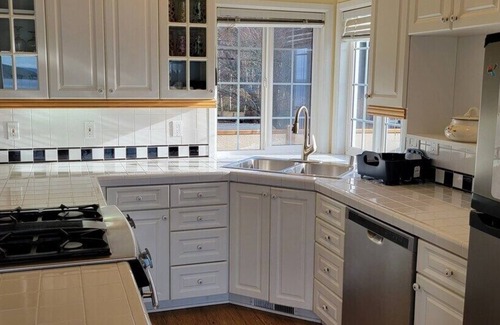 Anacortes Apartment | Sunny Island Cliff Side Views