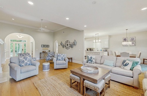Seabrook Island House | Sunny island home with golf course view, pool, tennis, washer/dryer, & AC