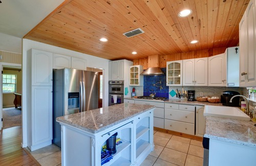 Dennis House | Sunny Lakefront Family Paradise w/Deck & 2 Kayaks