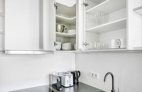 Erdberg Apartment | Sunny Landstraße 1BR w/Pool & Roof Lounge, near Metro U3, by Blueground
