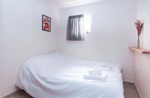 Tel Aviv Apartment | Sunny Levinsky Apt w/ Balcony