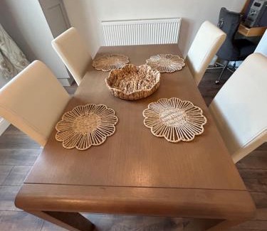 Meliden Villa | Sunny Mountain View