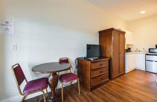 Naples Apartment | Sunny Naples Escape w/Heated Community Pool!