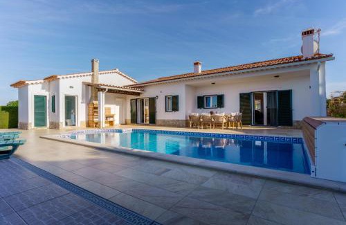 Aljezur Villa | Sunny Ocean Villa with pool near Arrifana beach