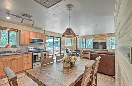 Prescott Cabin | Sunny Prescott Cabin w/ Deck & Grill, 1 Mi to Lake