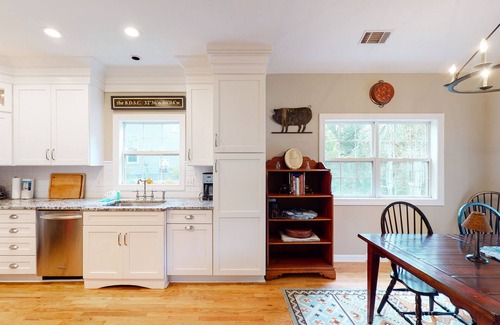 Vanderhorst Plantation House | Sunny & quiet dog-friendly getaway with a furnished deck - near golf & beach