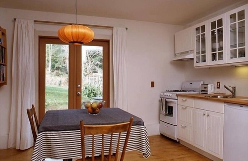 Ganges Apartment | Sunny quiet self-contained patio suite near Ganges on Salt Spring Island.