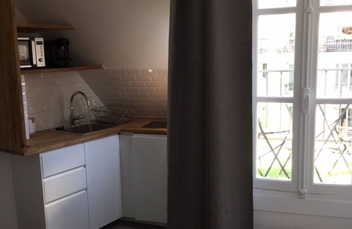 Epinettes Apartment | Sunny, refurbished studio with balcony