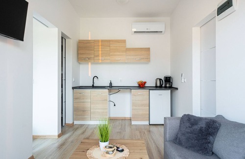 Donji Karin House | Sunny Resort 2-bedroom bungalow with park view