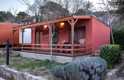 Donji Karin House | Sunny Resort 2-bedroom bungalow with park view