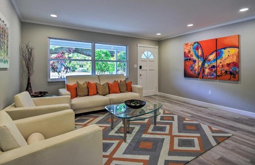 Alta Vista House | Sunny Sarasota Home with Yard Less Than 2 Mi to Downtown!