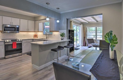 Alta Vista House | Sunny Sarasota Home with Yard Less Than 2 Mi to Downtown!