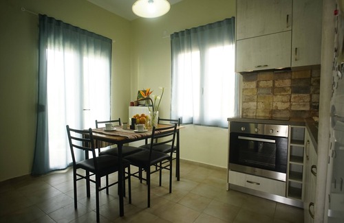 Halepa Apartment | Sunny, sea-view apartment in Chalepa