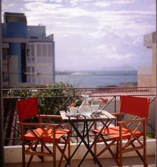 Halepa Apartment | Sunny Sea-View Apartment in Halepa