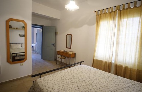 Halepa Apartment | Sunny Sea-View Apartment in Halepa