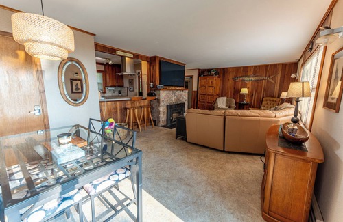 Manistique House | Sunny Side U.P.: Fall Into Relaxation at Sunny Side U.P. – Perfect for Scenic Views & Cozy Nights