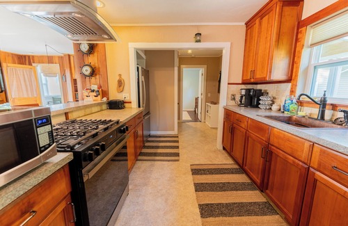 Manistique House | Sunny Side U.P.: Fall Into Relaxation at Sunny Side U.P. – Perfect for Scenic Views & Cozy Nights